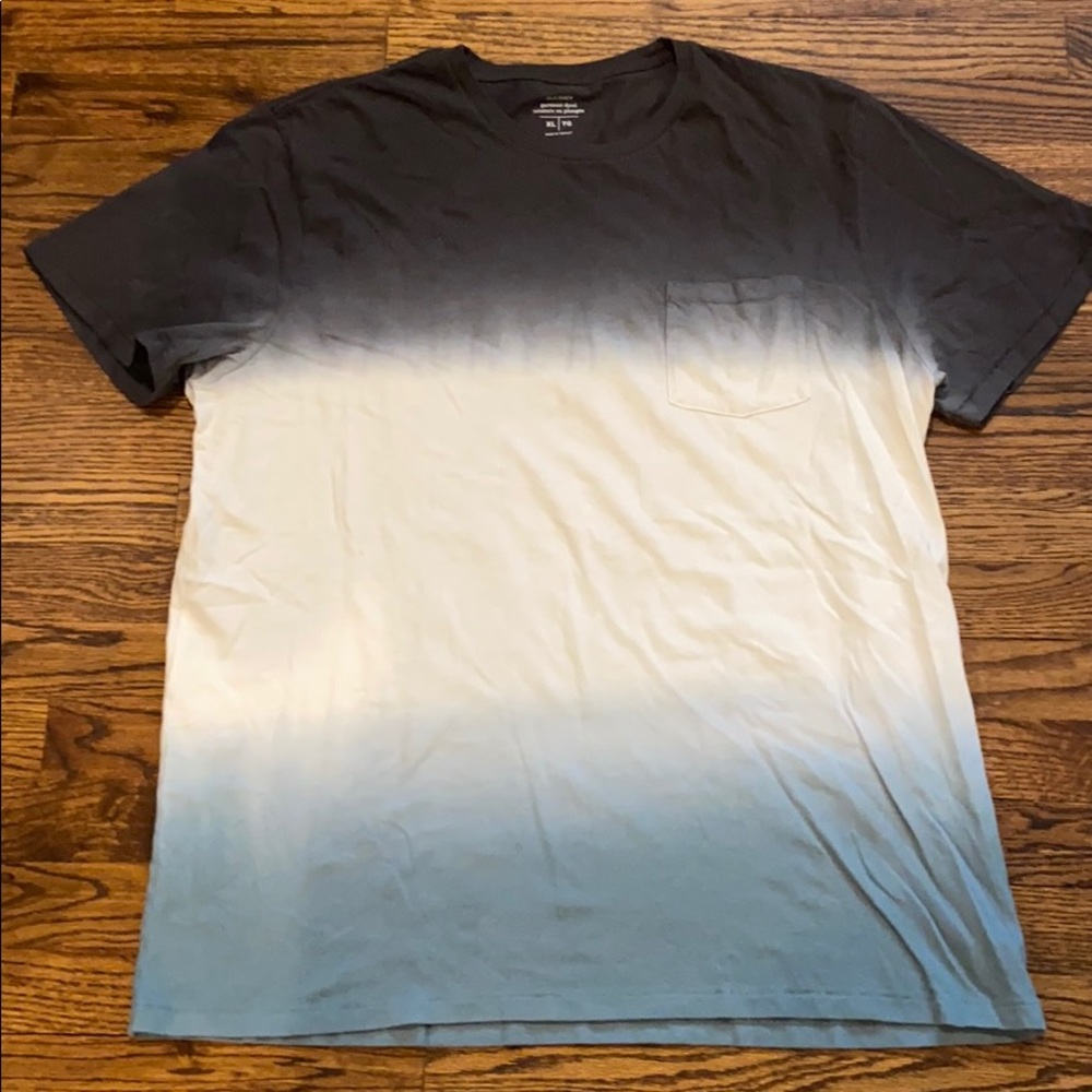 Men’s Old Navy pocket tee